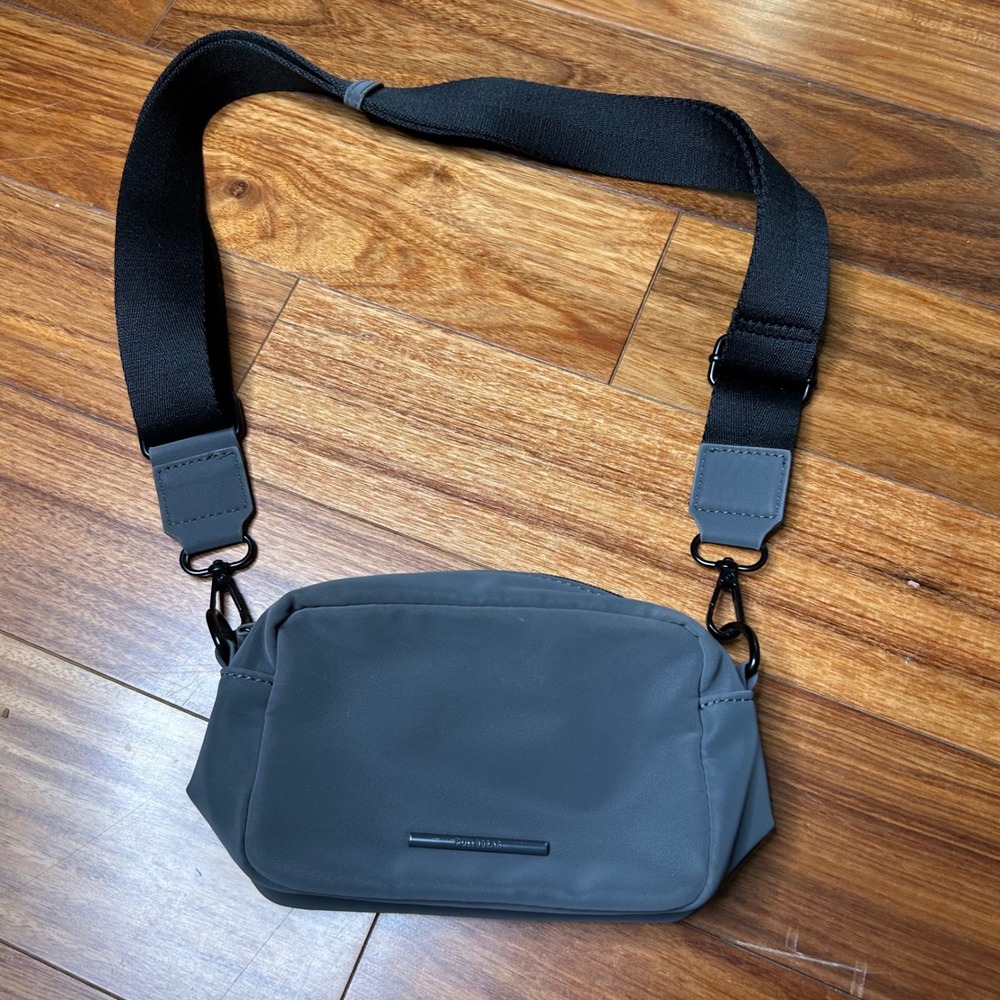 Pull&Bear Gray Crossbody Bag Adjustable Strap‎ Casual Everyday Purse Handbag
